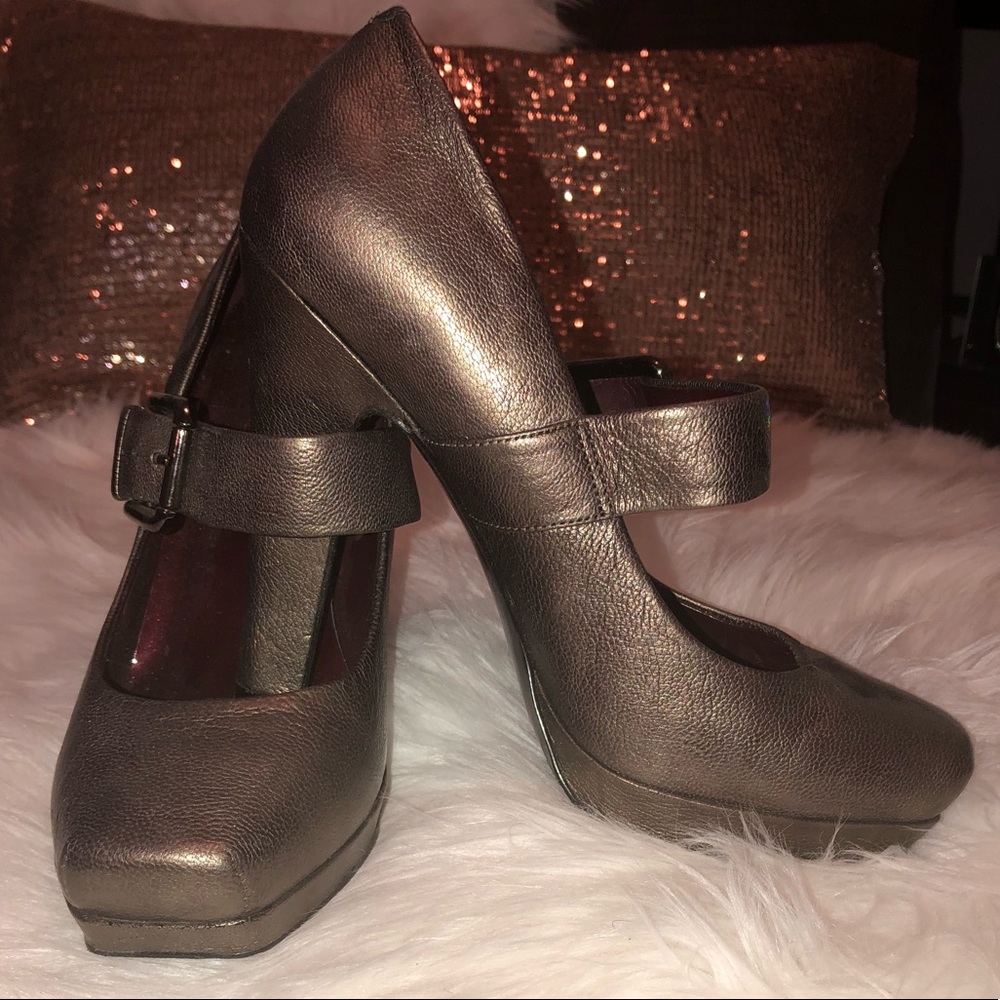 Jessica Simpson platform heels